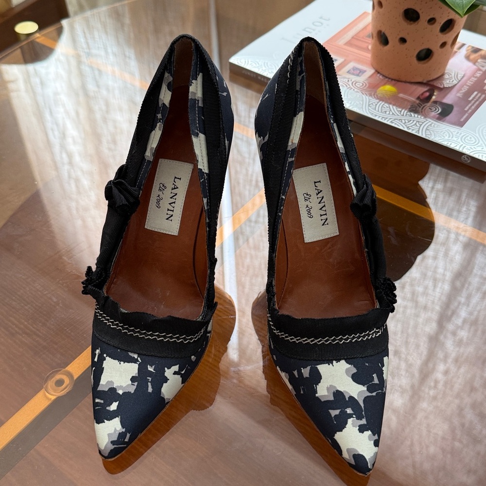 Lanvin Women's Black and White Camouflage Pumps